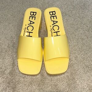 BEACH by Matisse - NEVER WORN - Yellow Rubber Sandals
